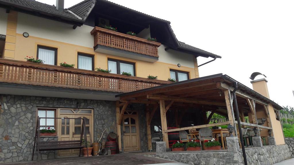 Tourist Farm Skrbina Apartamento Otočec Exterior foto